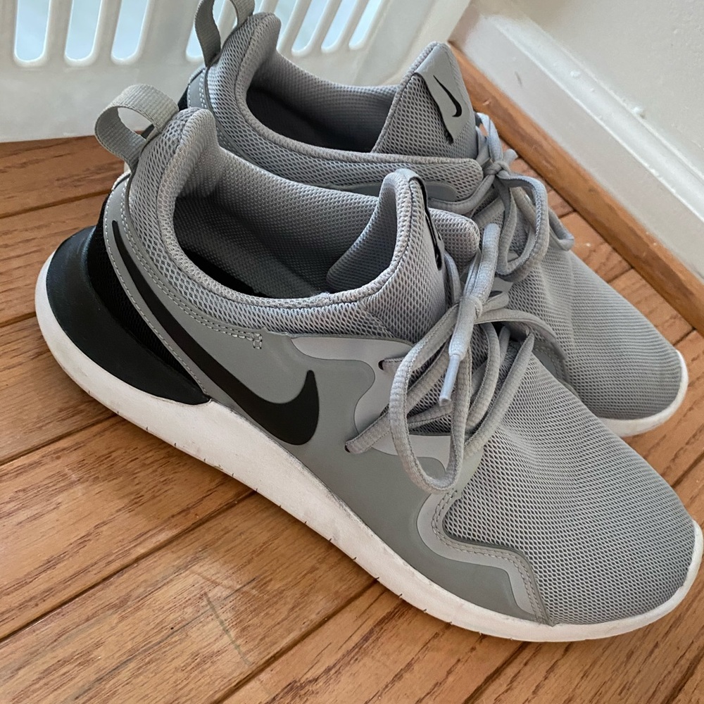 Men’s Nike sneakers, new